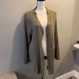 Large Urban Daizy Distressed Button Down